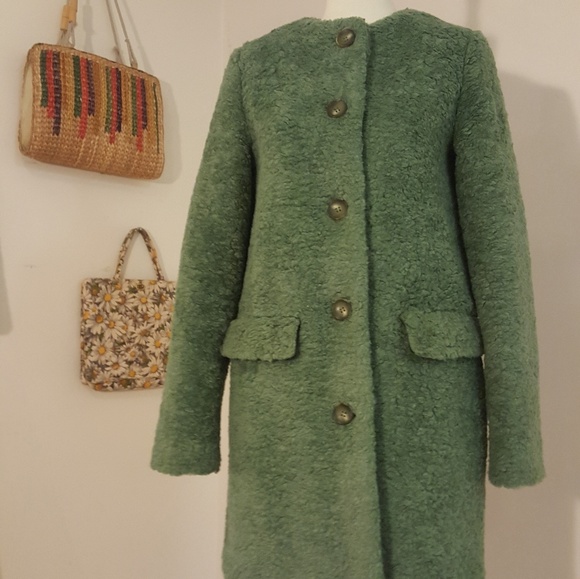 Green Button-down jacket! - Picture 2 of 6